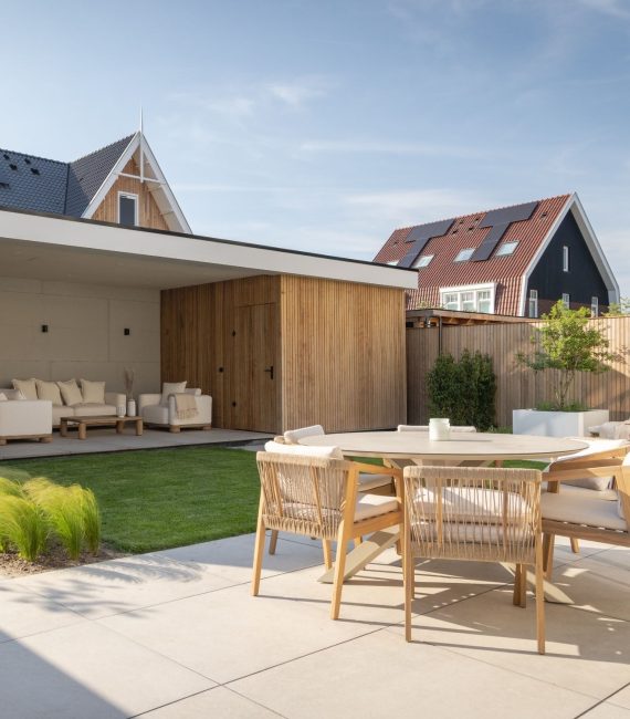 Onderhoudsvriendelijke nieuwbouwtuin met overkapping