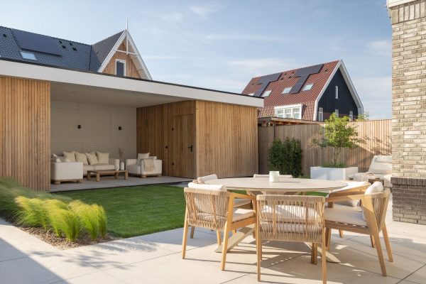 Onderhoudsvriendelijke nieuwbouwtuin met overkapping