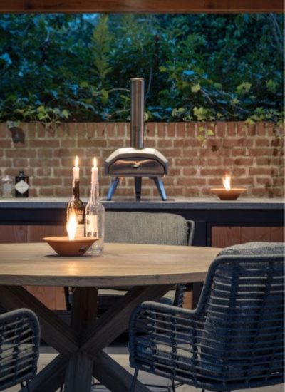 Achtertuin met kaarsjes